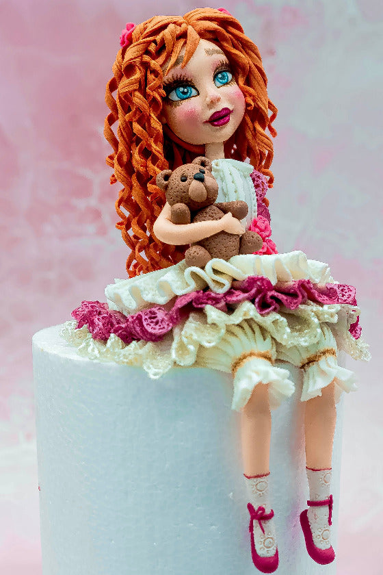 Advanced fondant figurine course – professional sculpting and cake topper training