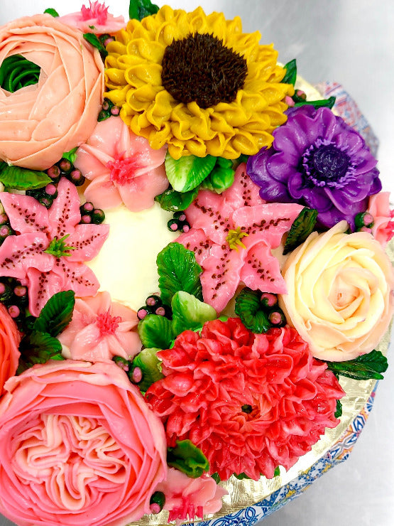 Buttercream flower cake course – learn piping techniques for floral cake decoration