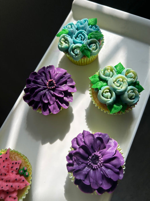 Buttercream flower cake – elegant floral cake decorated with piped buttercream flowers