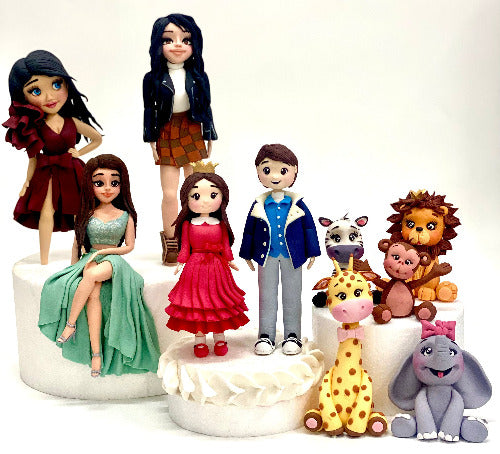 Expert fondant figurine class for professionals focusing on realistic sculpting and fine detailing