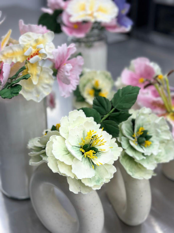 Gum paste flower decorating course – realistic edible floral arrangements for cakes